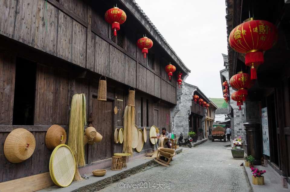 墨西哥首都恢复斗牛活动 遭反对者强烈抗议